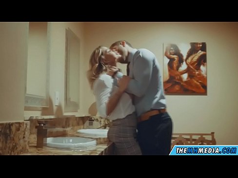 ❤️ Þegar busty ljóska tælir þig á almenningssalerni ❤️ Fokking hjá okkur is.passionateembracespotlight.ru ❌️❤